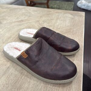 OluKai Slippers